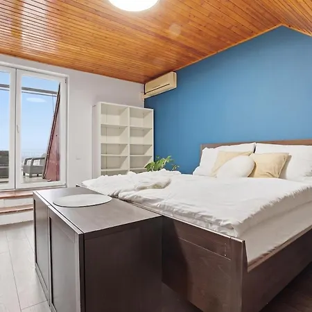 Апартаменты Castle View Rooftop Terrace Penthouse 5br Old Town *