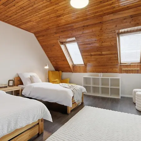 Апартаменты Castle View Rooftop Terrace Penthouse 5br Old Town *