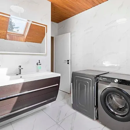 Апартаменты Castle View Rooftop Terrace Penthouse 5br Old Town