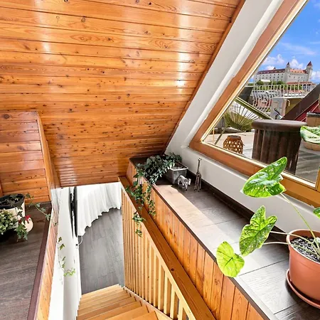 Апартаменты Castle View Rooftop Terrace Penthouse 5br Old Town